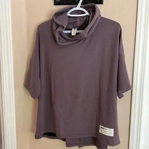 (10) FWD pull  over athletic top - Picture 1 of 7